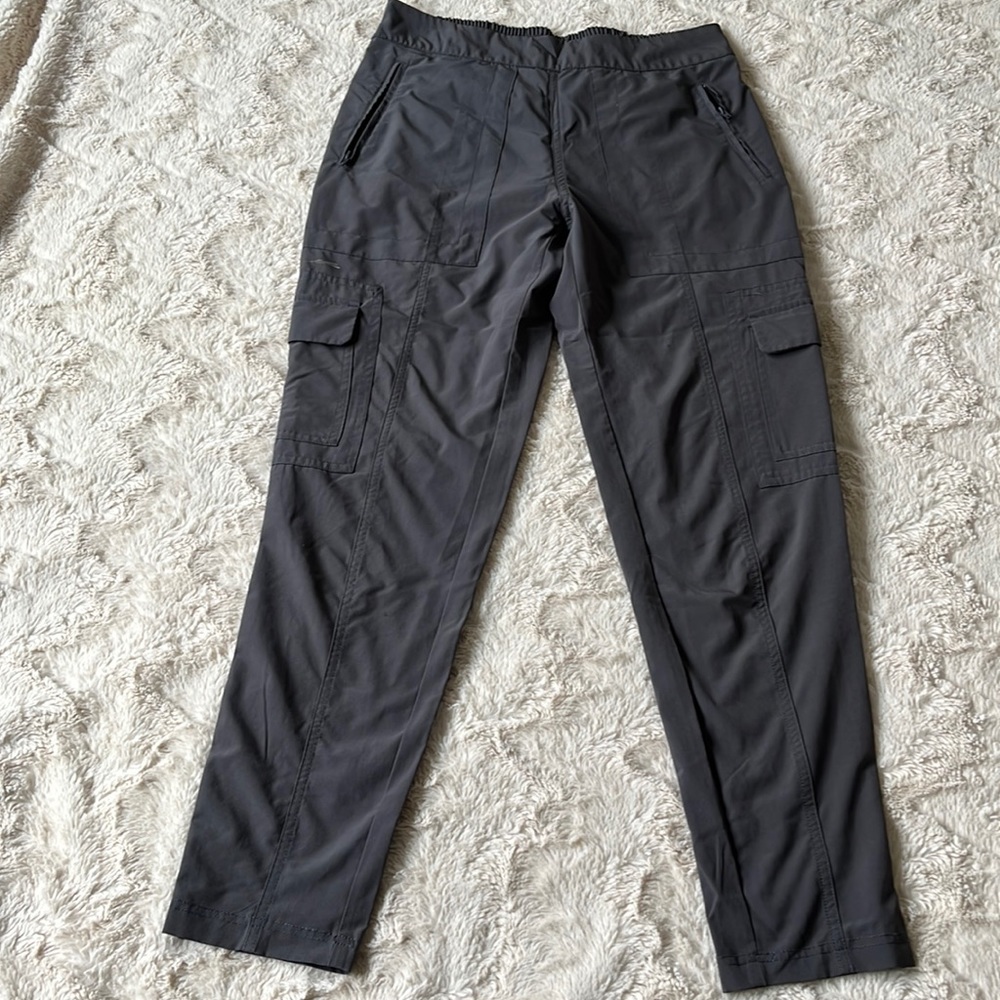 Bass Grey Back Elastic Waistband  Lightweight zippered Pickets Cargo Pants Sz S